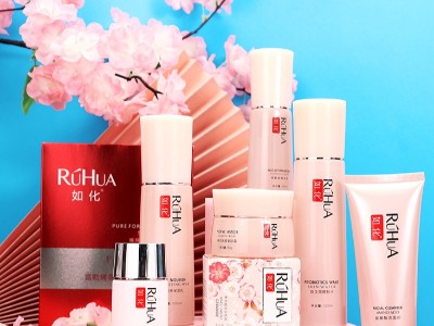 是否還在為產(chǎn)品效果不佳而煩惱？是否因?yàn)轭櫩蛷?fù)購率低而倍感壓力？ #化妝品OEM  #功效護(hù)膚品   #護(hù)膚品工廠